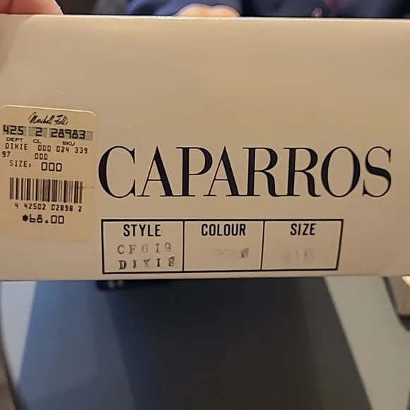 Gorgeous Cabarros gold sequin pumps with approximately 2" satin heels. Size 9.5B - Picture 9 of 9